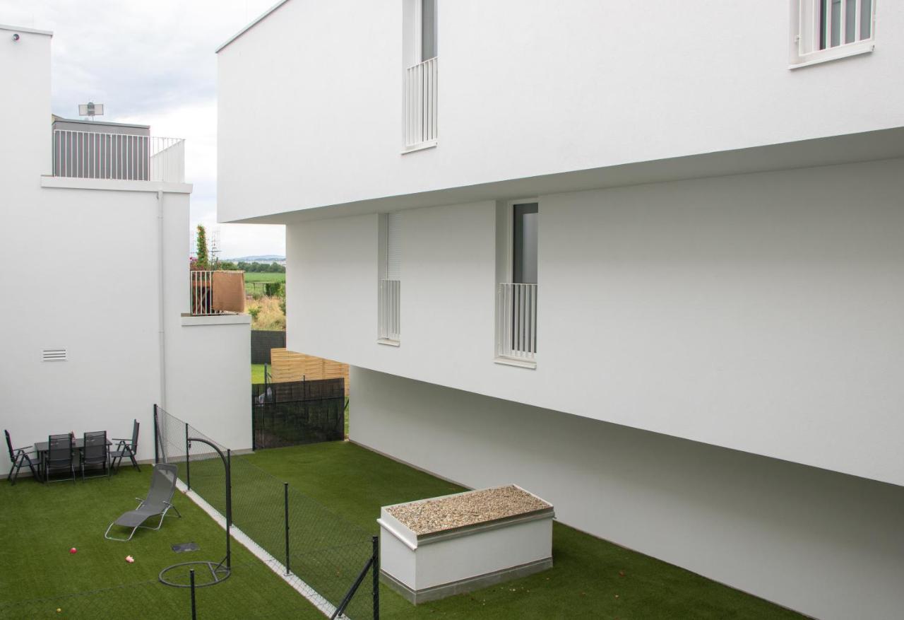 Flat2Go Modern Apartments - Harmony Of City And Nature Vienna Exterior photo